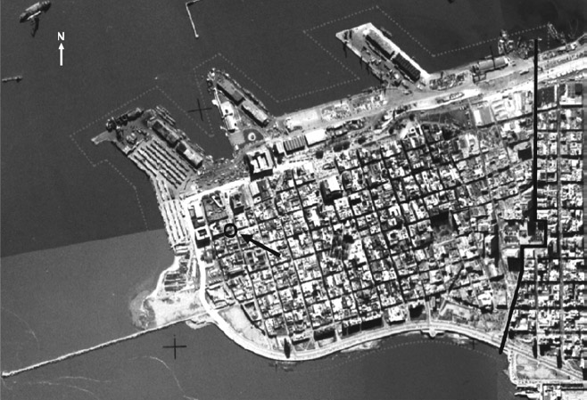 Figura 1. Ubicación del predio en estudio en foto aérea de la Ciudad Vieja (Fuente: Plan Especial de Ordenación, Protección y Mejora Ciudad Vieja – “18 de Julio”, Intendencia Municipal de Montevideo, 2003)