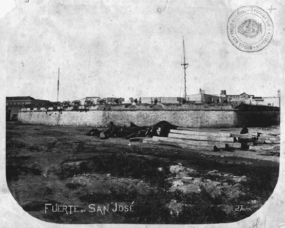 Figura 5. Fotografía del Fuerte San José, vista SW, 1877 (extraído de Pérez Montero 1955: 110)