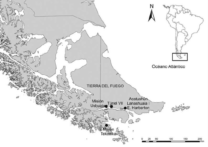 Figura 1: Mapa de Tierra del Fuego y el territorio etnográficamente adscripto a los Yámana/Yagán, junto con la ubicación de los sitios arqueológicos analizados