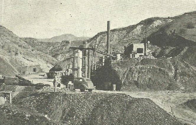 Figura 3. Vista de las instalaciones (conjuntos A y B) para la industrialización de los esquistos bituminosos. Tomado de Borrello (1956: 605)