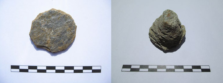 Figuras 3a y 3b. Ejemplos de tipos de tapas de esquisto, halladas en el Castillo de Niebla