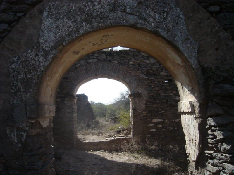 Figura 7. Se observan los arcos de medio punto enfrentados, los cuales conectaban el espacio II (nave) con los espacios I y III