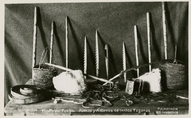Figura 6. Tierra del Fuego. Armas y Adornos de Indios Yaganas. Colección 39(3) - Image Archive - Latin American Library - Tulane University
