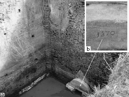 Figura 7. a: Reservorio de agua; b: Detalle de la boca del túnel