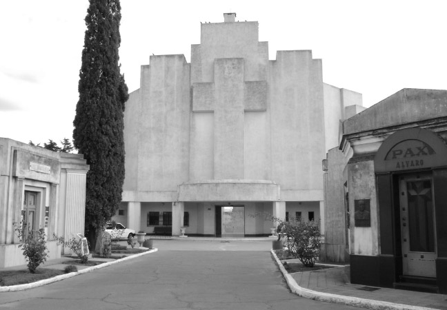 Figura 4. Contra frente del portal del cementerio