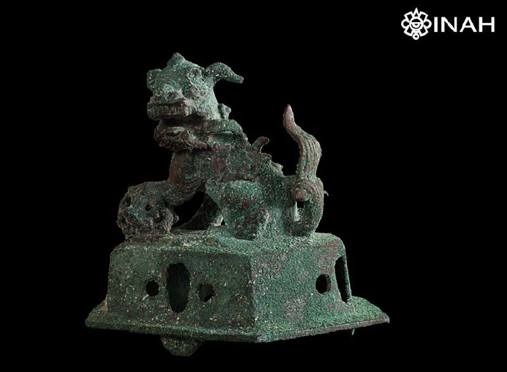 Figura 2. Tapa de incensario con la figura de un león de Fu. Foto: P. Carrillo Medrano. Archivo: INAH/ SAS